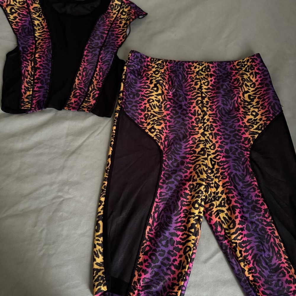 Set - Picture 2 of 3